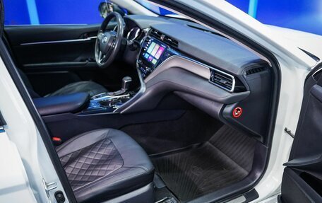 Toyota Camry, 2019 год, 2 290 000 рублей, 13 фотография