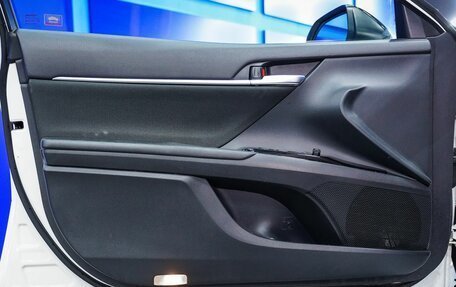 Toyota Camry, 2019 год, 2 290 000 рублей, 15 фотография