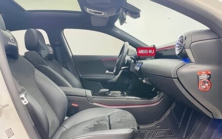 Mercedes-Benz A-Класс, 2022 год, 2 100 000 рублей, 14 фотография