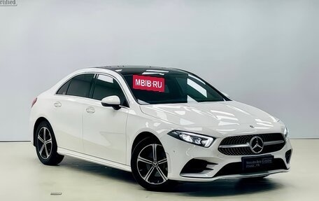 Mercedes-Benz A-Класс, 2022 год, 2 100 000 рублей, 3 фотография