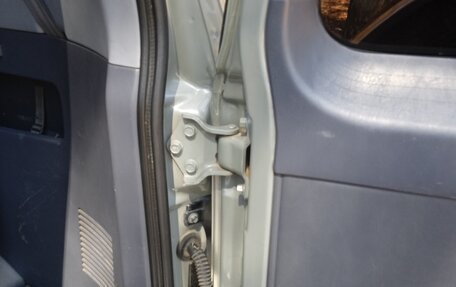 Toyota Land Cruiser Prado 90 рестайлинг, 2001 год, 1 750 000 рублей, 27 фотография