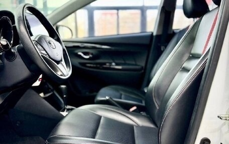 Toyota Yaris XP150 рестайлинг, 2022 год, 1 392 000 рублей, 10 фотография