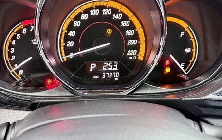 Toyota Yaris XP150 рестайлинг, 2022 год, 1 392 000 рублей, 19 фотография