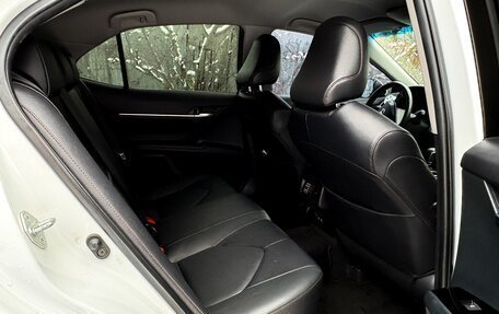 Toyota Camry, 2021 год, 3 400 000 рублей, 10 фотография