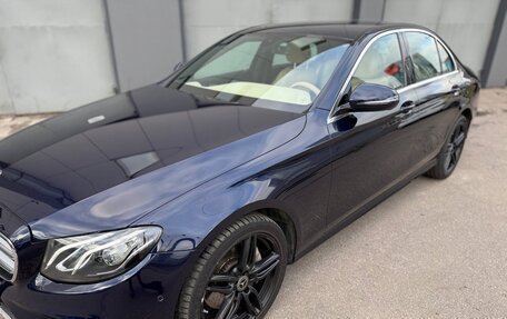 Mercedes-Benz E-Класс, 2019 год, 4 100 000 рублей, 4 фотография
