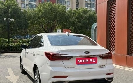 Ford Escort, 2022 год, 1 600 000 рублей, 6 фотография