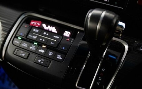 Honda Stepwgn IV, 2016 год, 2 000 000 рублей, 16 фотография