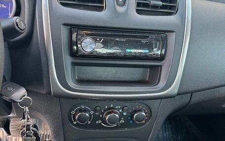 Renault Logan II, 2017 год, 820 000 рублей, 7 фотография