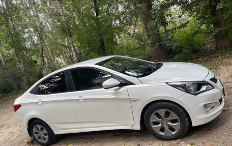 Hyundai Solaris II рестайлинг, 2014 год, 800 000 рублей, 1 фотография