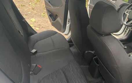 Hyundai Solaris II рестайлинг, 2014 год, 800 000 рублей, 9 фотография