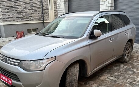 Mitsubishi Outlander III рестайлинг 3, 2012 год, 1 850 000 рублей, 1 фотография