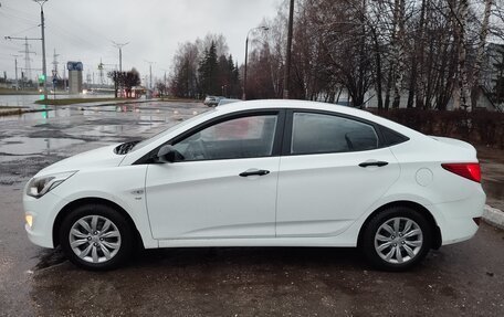 Hyundai Solaris II рестайлинг, 2015 год, 930 000 рублей, 3 фотография