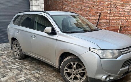 Mitsubishi Outlander III рестайлинг 3, 2012 год, 1 850 000 рублей, 2 фотография