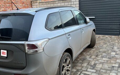 Mitsubishi Outlander III рестайлинг 3, 2012 год, 1 850 000 рублей, 6 фотография