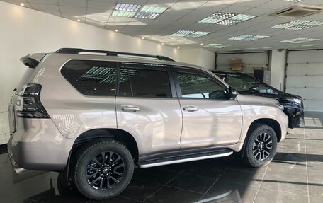 Toyota Land Cruiser Prado 150 рестайлинг 2, 2020 год, 8 300 000 рублей, 2 фотография