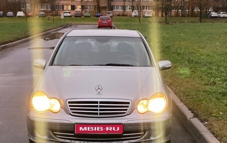 Mercedes-Benz C-Класс, 2004 год, 520 000 рублей, 3 фотография