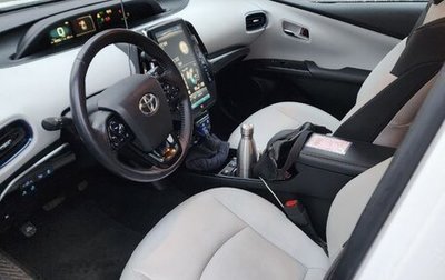 Toyota Prius IV XW50, 2020 год, 2 650 000 рублей, 1 фотография