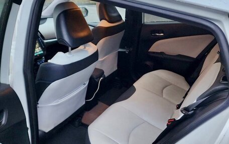 Toyota Prius IV XW50, 2020 год, 2 650 000 рублей, 2 фотография