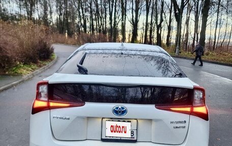 Toyota Prius IV XW50, 2020 год, 2 650 000 рублей, 5 фотография