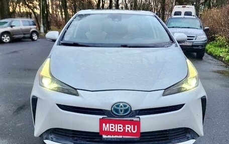 Toyota Prius IV XW50, 2020 год, 2 650 000 рублей, 3 фотография