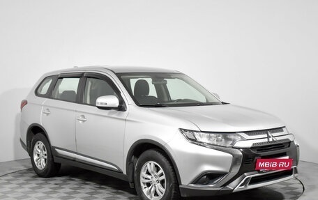 Mitsubishi Outlander III рестайлинг 3, 2018 год, 1 749 000 рублей, 3 фотография