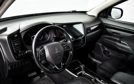 Mitsubishi Outlander III рестайлинг 3, 2018 год, 1 749 000 рублей, 9 фотография