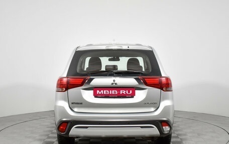 Mitsubishi Outlander III рестайлинг 3, 2018 год, 1 749 000 рублей, 6 фотография