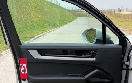 Porsche Cayenne III, 2025 год, 18 800 000 рублей, 17 фотография
