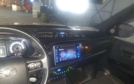 Toyota Hilux VIII, 2020 год, 5 500 000 рублей, 4 фотография