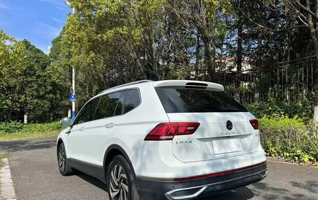 Volkswagen Tiguan II, 2023 год, 1 990 000 рублей, 6 фотография