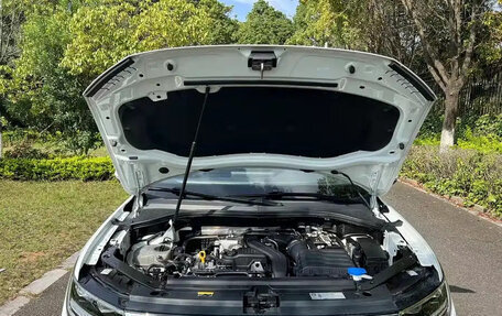 Volkswagen Tiguan II, 2023 год, 1 990 000 рублей, 13 фотография