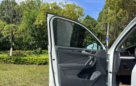 Volkswagen Tiguan II, 2023 год, 1 990 000 рублей, 23 фотография