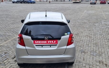 Honda Fit III, 2010 год, 810 000 рублей, 5 фотография