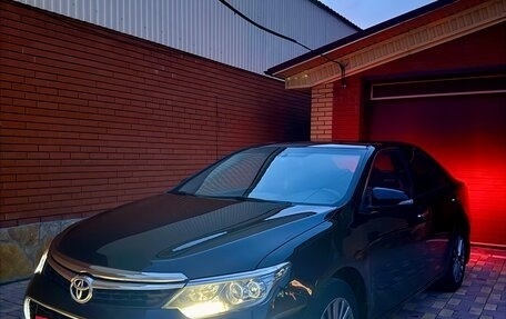 Toyota Camry, 2017 год, 2 000 000 рублей, 2 фотография