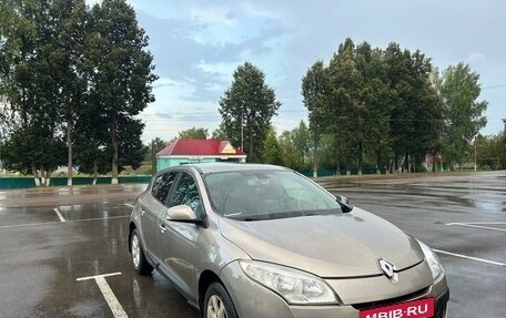 Renault Megane III, 2011 год, 600 000 рублей, 2 фотография