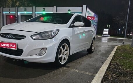 Hyundai Accent IV, 2011 год, 600 000 рублей, 1 фотография
