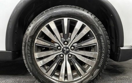 Mitsubishi Outlander III рестайлинг 3, 2019 год, 2 097 000 рублей, 9 фотография