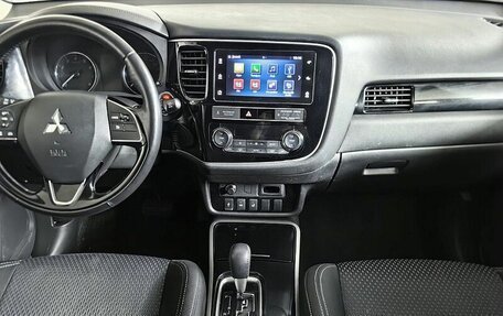 Mitsubishi Outlander III рестайлинг 3, 2019 год, 2 097 000 рублей, 15 фотография