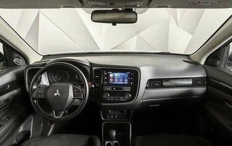 Mitsubishi Outlander III рестайлинг 3, 2019 год, 2 097 000 рублей, 14 фотография