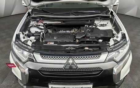 Mitsubishi Outlander III рестайлинг 3, 2019 год, 2 097 000 рублей, 11 фотография