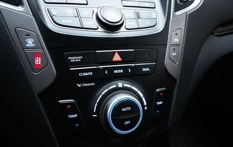 Hyundai Santa Fe III рестайлинг, 2015 год, 1 930 000 рублей, 13 фотография