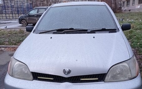 Toyota Platz, 2000 год, 350 000 рублей, 3 фотография