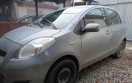 Toyota Yaris III рестайлинг, 2009 год, 500 000 рублей, 2 фотография
