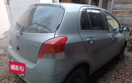 Toyota Yaris III рестайлинг, 2009 год, 500 000 рублей, 3 фотография