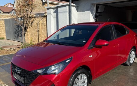 Hyundai Solaris II рестайлинг, 2021 год, 1 750 000 рублей, 2 фотография