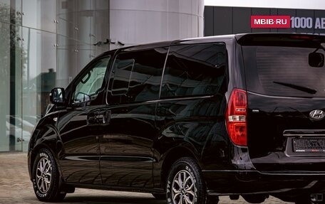 Hyundai Grand Starex Grand Starex I рестайлинг 2, 2012 год, 1 695 000 рублей, 9 фотография