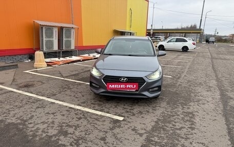 Hyundai Solaris II рестайлинг, 2017 год, 980 000 рублей, 2 фотография