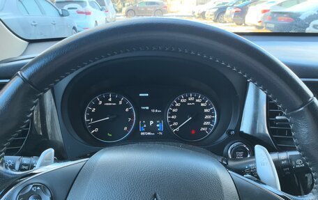 Mitsubishi Outlander III рестайлинг 3, 2021 год, 3 050 000 рублей, 9 фотография