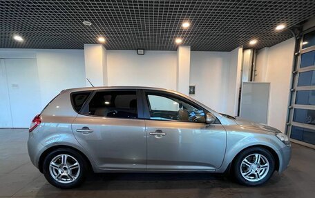 KIA cee'd I рестайлинг, 2010 год, 700 000 рублей, 2 фотография