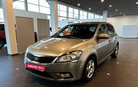 KIA cee'd I рестайлинг, 2010 год, 700 000 рублей, 7 фотография
